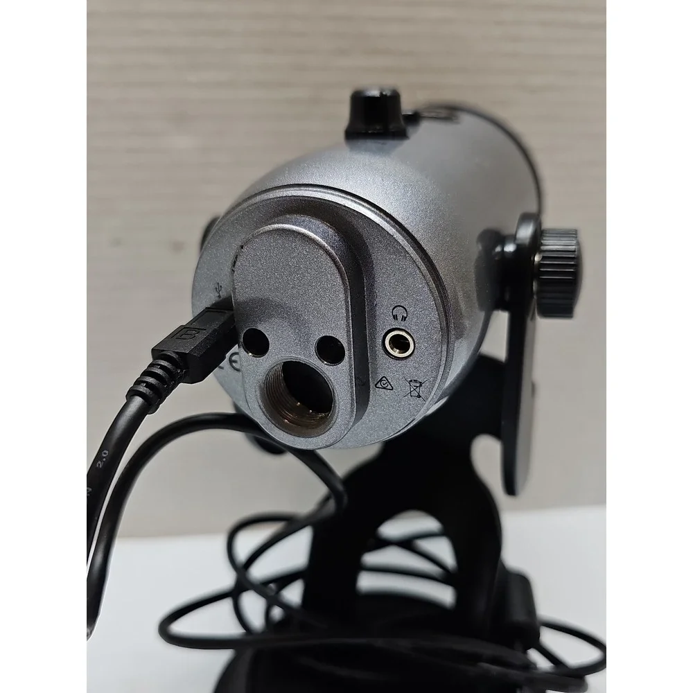 Blue Yeti Silver USB Microphone by Logitech – Pro Condenser Mic for Streaming‎